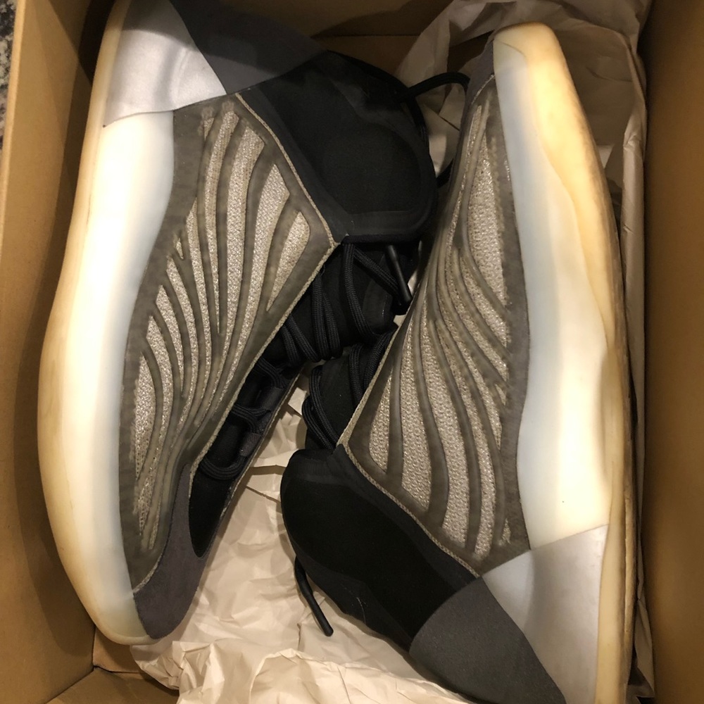 Yeezy QNTM. Sz 11. Used.